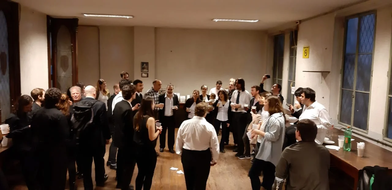 El Coro FIUBA en uno de sus escenarios invitados.